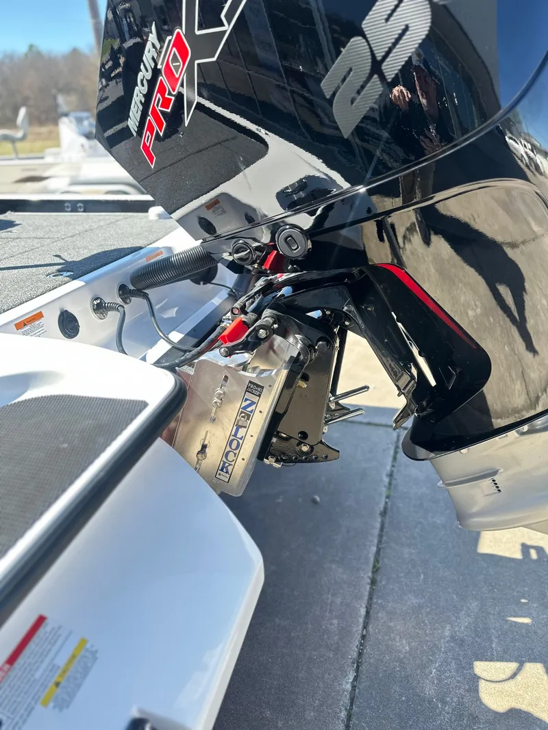 Slide: The Image of Caymas CX 201 PRO 2027 with Mercury PRO XS engine. - 5