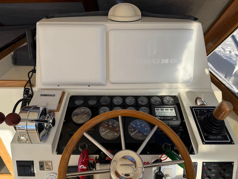 Slide: The Image of Little Harbor Whisper Jet 34 2000 - 5