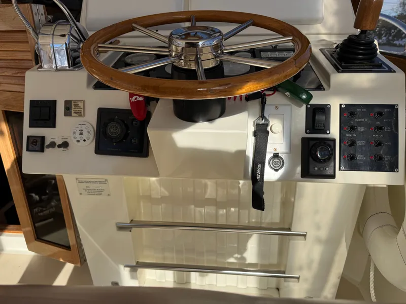 Slide: The Image of Little Harbor Whisper Jet 34 2000 - 6