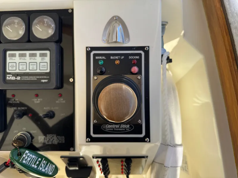 Slide: The Image of Little Harbor Whisper Jet 34 2000 - 7