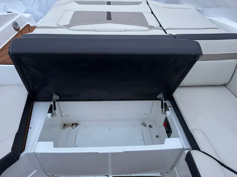 Slide: The Image of Monterey 235SS Super Sport 2022 - 10