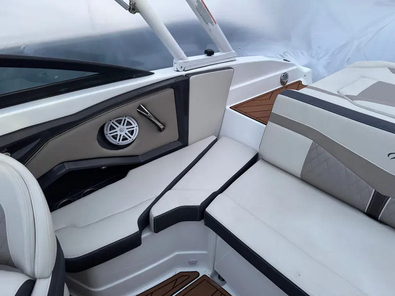 Slide: The Image of Monterey 235SS Super Sport 2022 - 12