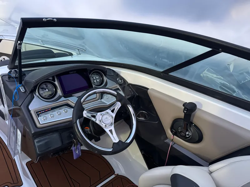 Slide: The Image of Monterey 235SS Super Sport 2022 - 4