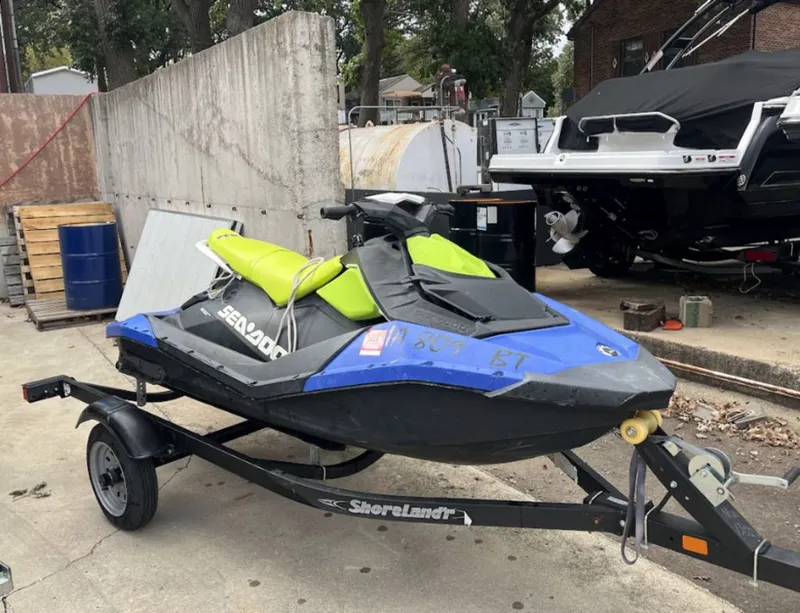The Image of Sea-Doo Spark® 3-up Rotax® 900 ACE™ IBR & CONV 2020 - 0