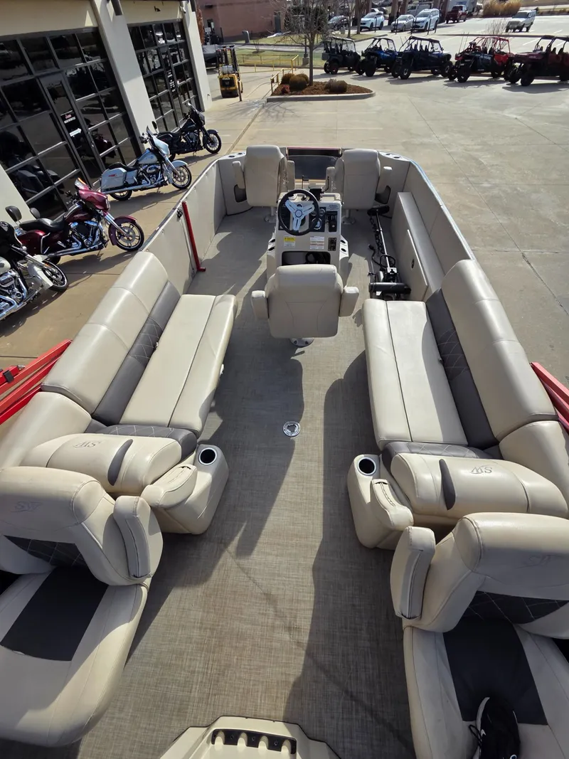 Slide: The Image of Silver Wave 230 Grand Costa CC 2018 - 10