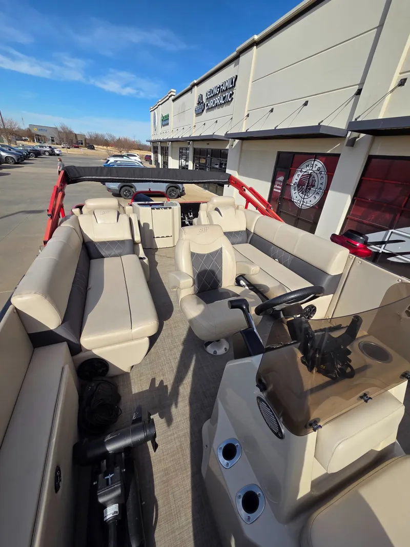 Slide: The Image of Silver Wave 230 Grand Costa CC 2018 - 12