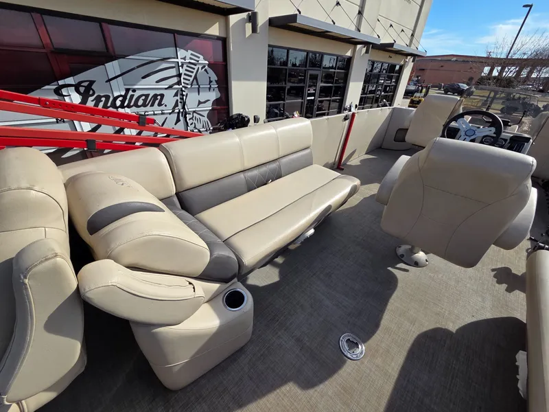 Slide: The Image of Silver Wave 230 Grand Costa CC 2018 - 17