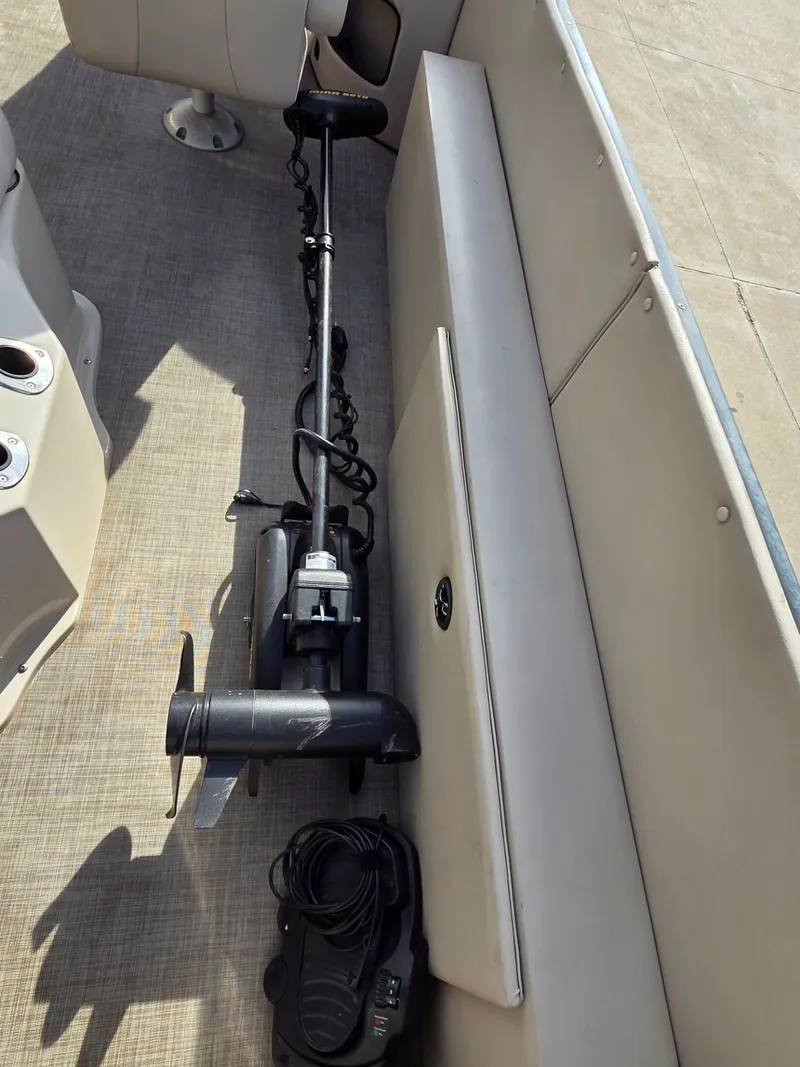 Slide: The Image of Silver Wave 230 Grand Costa CC 2018 - 19