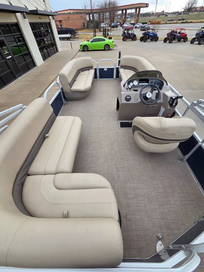 Slide: The Image of Sun Tracker Party Barge 18 DLX 2021 - 10