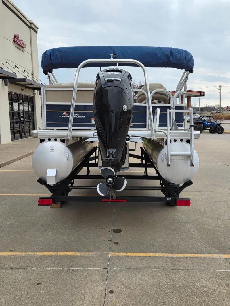 Slide: The Image of Sun Tracker Party Barge 18 DLX 2021 - 7