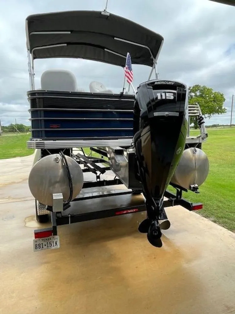 Slide: The Image of Crest Classic LX Fish 2021 - 11