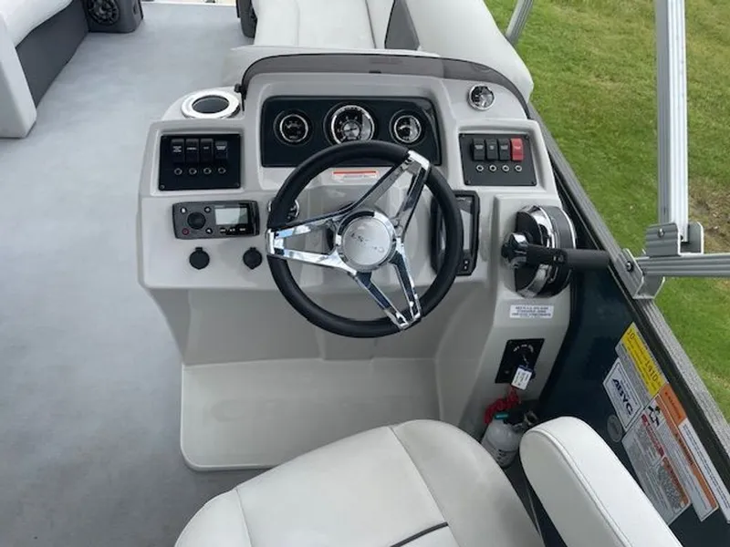 Slide: The Image of Crest Classic LX Fish 2021 - 2