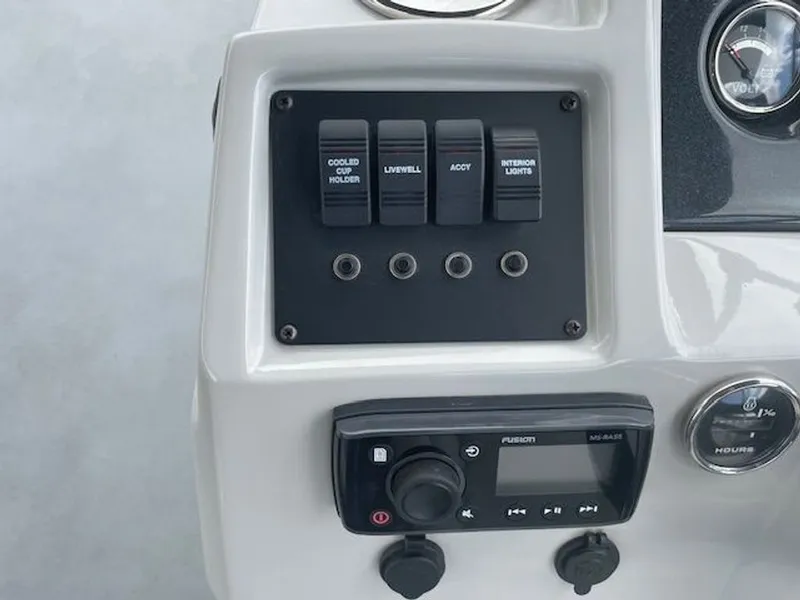 Slide: The Image of Crest Classic LX Fish 2021 - 5