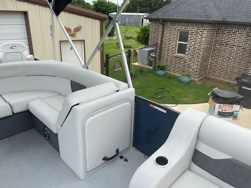 Slide: The Image of Crest Classic LX Fish 2021 - 8