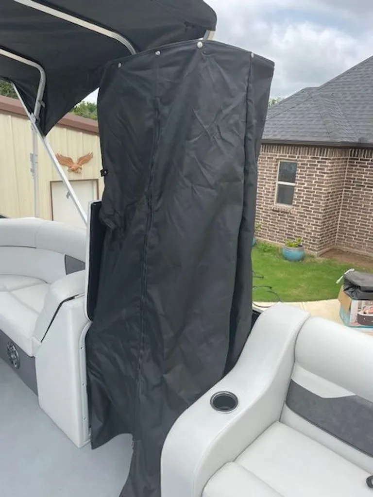 Slide: The Image of Crest Classic LX Fish 2021 - 9