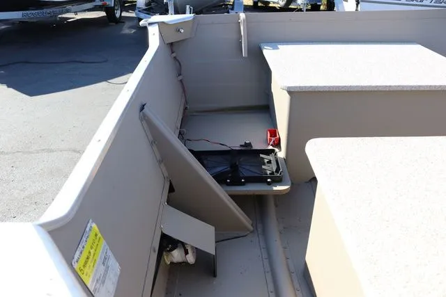 Slide: The Image of Smoker Craft Voyager 16 2025 - 16