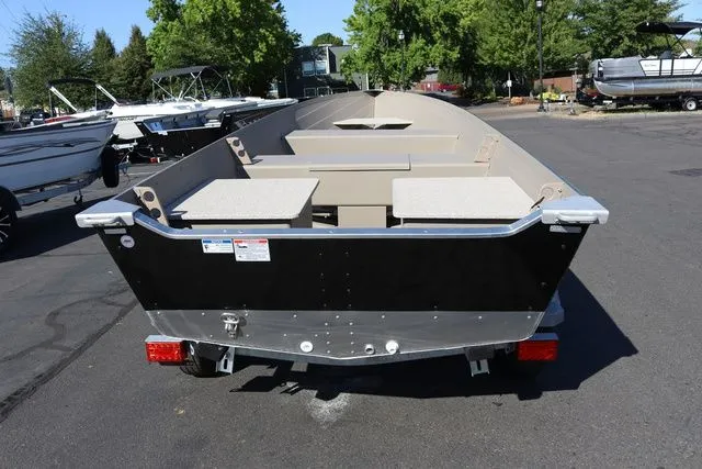 Slide: The Image of Smoker Craft Voyager 16 2025 - 17