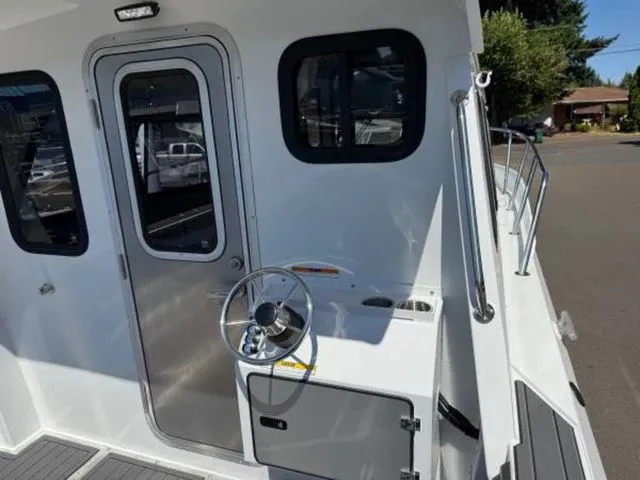 Slide: The Image of Kingfisher XRS 3025 30' 2026 - 3