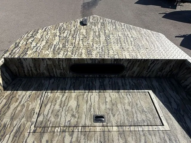 Slide: The Image of Smoker Craft Sportsman 1866 TL 2025 - 11