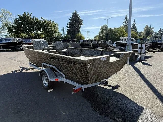 Slide: The Image of Smoker Craft Sportsman 1866 TL 2025 - 17