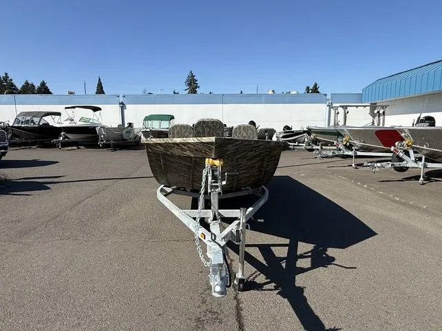 Slide: The Image of Smoker Craft Sportsman 1866 TL 2025 - 18