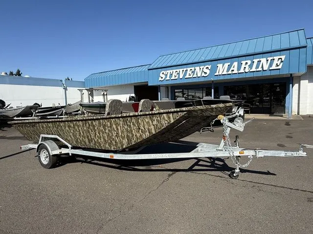 Slide: The Image of Smoker Craft Sportsman 1866 TL 2025 - 4