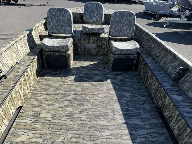 Slide: The Image of Smoker Craft Sportsman 1866 TL 2025 - 6