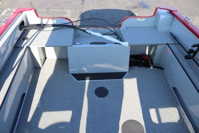 Slide: The Image of Smoker Craft Pro Tracer 162 2026 - 10