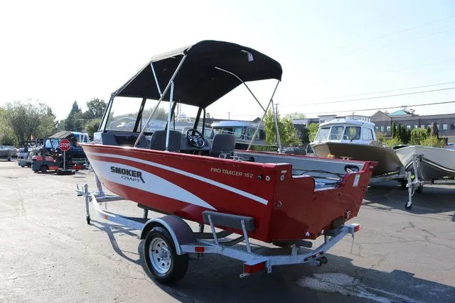 Slide: The Image of Smoker Craft Pro Tracer 162 2026 - 2