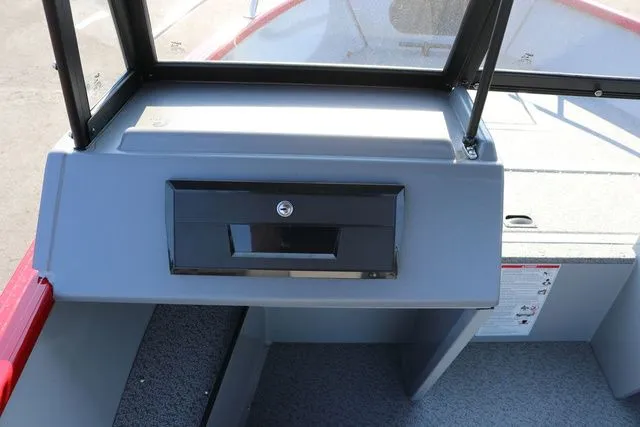 Slide: The Image of Smoker Craft Pro Tracer 162 2026 - 9