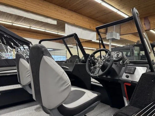 Slide: The Image of Smoker Craft Excursion 166 SC Pro 2025 - 4