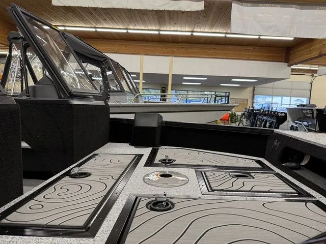 Slide: The Image of Smoker Craft Excursion 166 SC Pro 2025 - 7