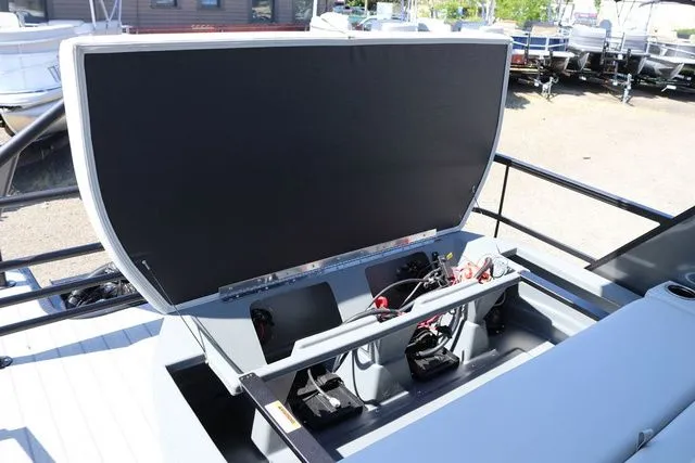 Slide: The Image of SunChaser Geneva Sport 23 SB DH Tritoon 2025 - 14