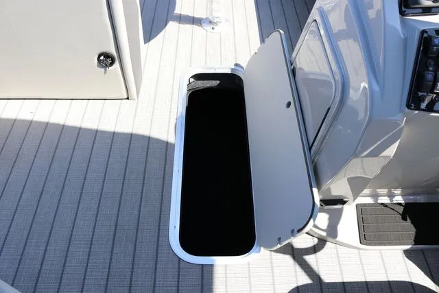 Slide: The Image of SunChaser Geneva Sport 23 SB DH Tritoon 2025 - 22