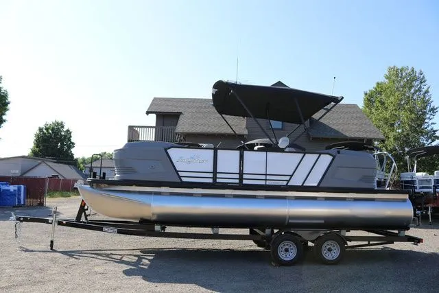 The Image of SunChaser Lucerne 22 LR DH 2025 - 1