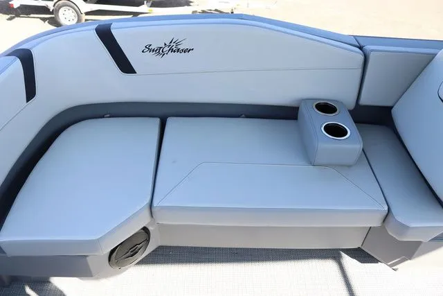 Slide: The Image of SunChaser Lucerne 22 LR DH 2025 - 10