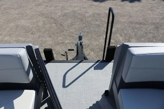 Slide: The Image of SunChaser Lucerne 22 LR DH 2025 - 11