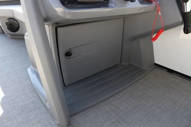 Slide: The Image of SunChaser Lucerne 22 LR DH 2025 - 14