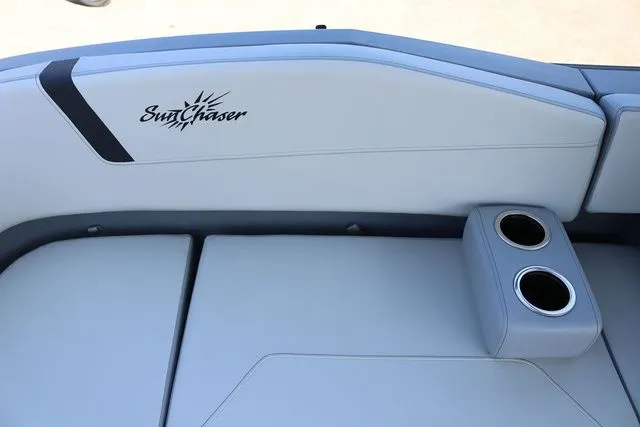 Slide: The Image of SunChaser Lucerne 22 LR DH 2025 - 16