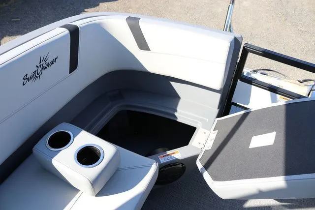 Slide: The Image of SunChaser Lucerne 22 LR DH 2025 - 18