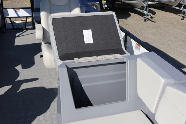 Slide: The Image of SunChaser Lucerne 22 LR DH 2025 - 23