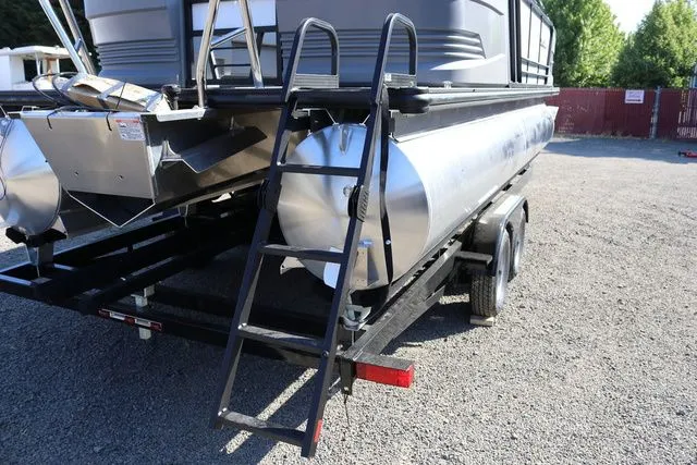 Slide: The Image of SunChaser Lucerne 22 LR DH 2025 - 29