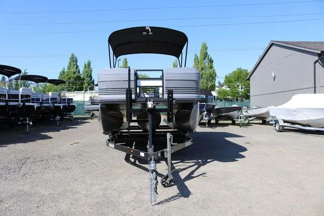 Slide: The Image of SunChaser Lucerne 22 LR DH 2025 - 31