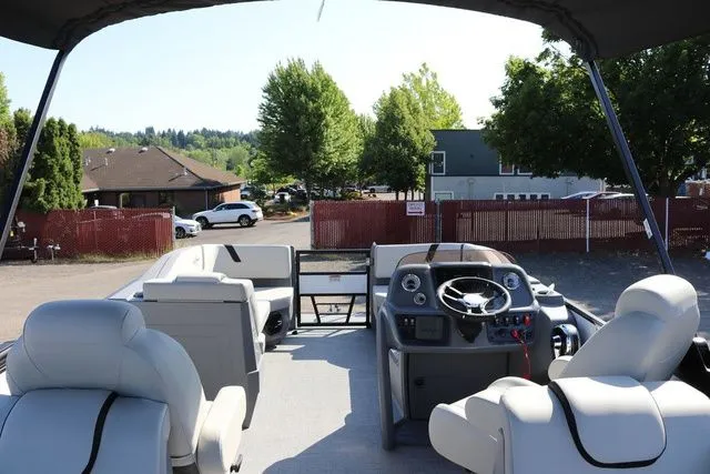 Slide: The Image of SunChaser Lucerne 22 LR DH 2025 - 5