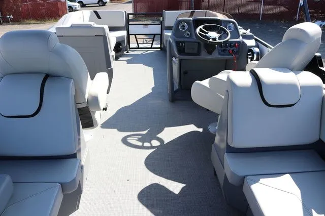 Slide: The Image of SunChaser Lucerne 22 LR DH 2025 - 6