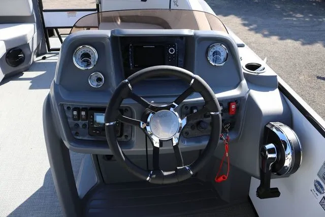 Slide: The Image of SunChaser Lucerne 22 LR DH 2025 - 9