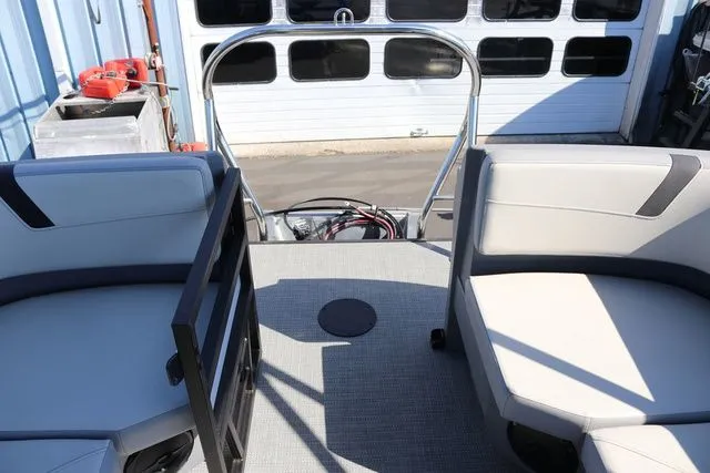 Slide: The Image of SunChaser Lucerne 20 LR DH 2025 - 10