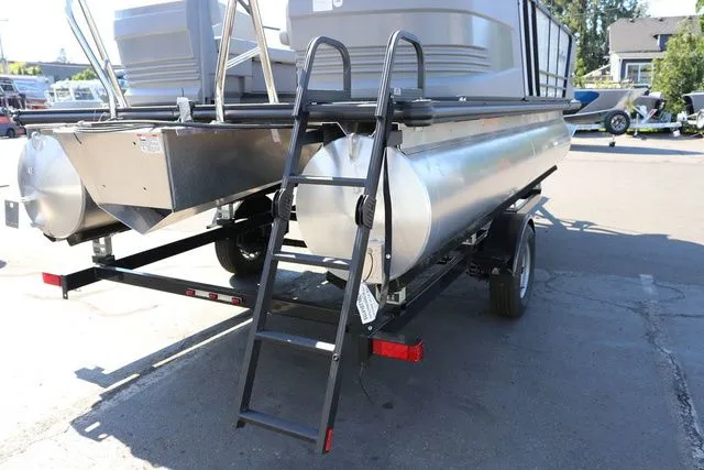 Slide: The Image of SunChaser Lucerne 20 LR DH 2025 - 21