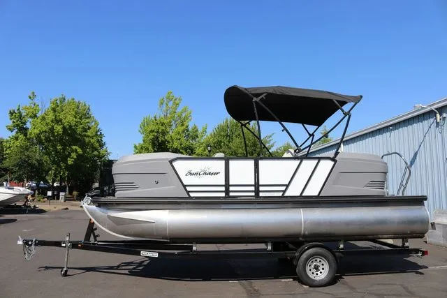 Slide: The Image of SunChaser Lucerne 20 LR DH 2025 - 3