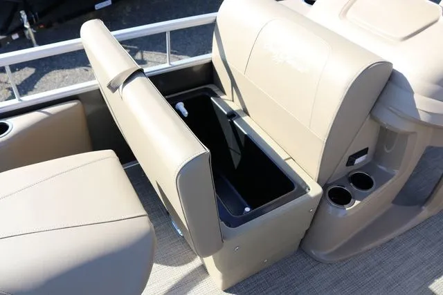 Slide: The Image of SunChaser Vista 18 Fish 2025 - 11